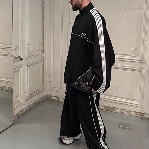 [명품레플리카.BALENCIAGA] 발렌시아가 25SS 로고 자수 바람막이 자켓 + 조거 팬츠 바지 상하의 세트 (블랙), BM21212, KB, 홍콩명품의류,구매대행,온라인명품