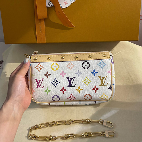 [홍콩명품.LOUIS VUITTON] 루이비통 25SS 로고 모노그램 크로스백 M13404 (화이트), BGM4845, BDA, 홍콩명품가방,명품쇼핑몰,크로스백,핸드백,구매대행