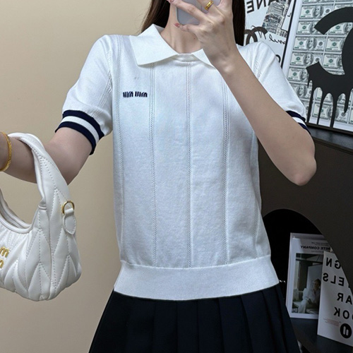 [홍콩명품,MIU MIU] 미우미우 25SS 로고 여성 카라 니트 반팔 티셔츠 (2컬러), BM21346, TBG, 명품레플리카,미러급,온라인쇼핑몰사이트