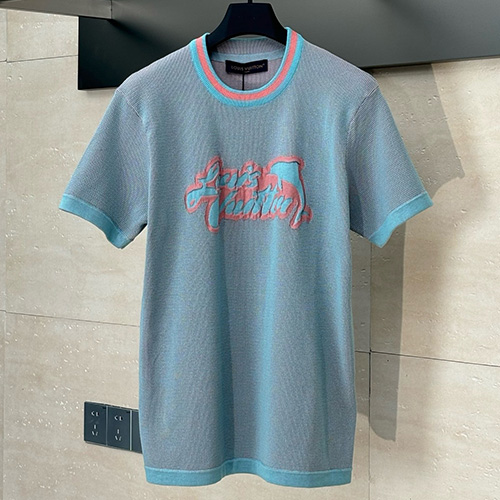 [홍콩명품.LOUIS VUITTON] 루이비통 25SS 로고 그래픽 니트 반팔 티셔츠 (블루), BM21376, JU, 명품레플리카,미러급,온라인쇼핑몰사이트