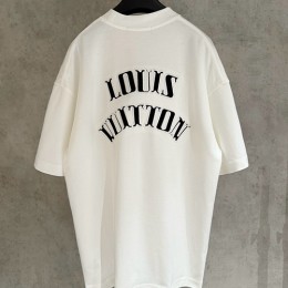 [홍콩명품.LOUIS VUITTON] 루이비통 25SS 로고 그래픽 자수 반팔 티셔츠 (2컬러), BM21438, JU, 명품레플리카,미러급,온라인쇼핑몰사이트