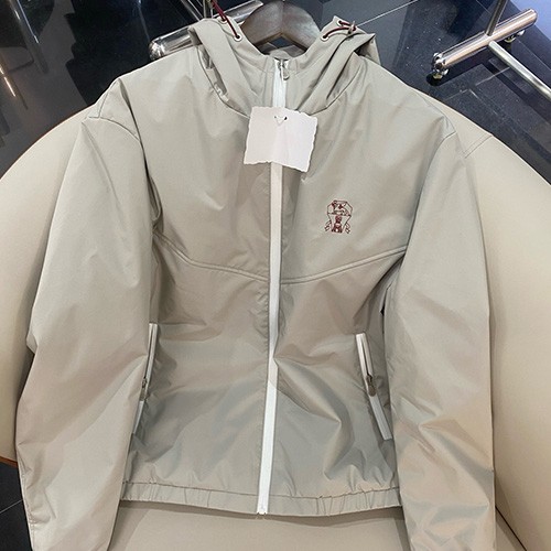 [홍콩명품.Brunello Cucinelli ] 브루넬로 쿠치넬리 25SS 로고 후드 바람막이 자켓 (베이지), BM21455, JU, 명품레플리카,미러급,온라인쇼핑몰사이트