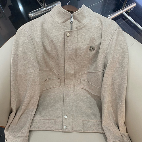 [홍콩명품.Loro Piana] 로로피아나 25SS 로고 하이넥 울 캐시미어 봄버 자켓 (베이지), BM21463, JU, 명품레플리카,미러급,온라인쇼핑몰사이트