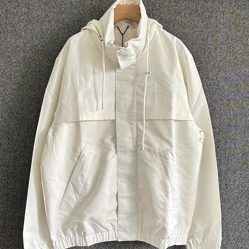 [홍콩명품.LOUIS VUITTON] 루이비통 25SS 로고 자수 후드 바람막이 자켓 (아이보리), BM21467, JU, 명품레플리카,미러급,온라인쇼핑몰사이트