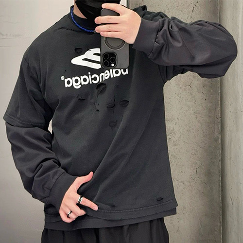 [홍콩명품.BALENCIAGA] 발렌시아가 25SS 로고 프린트 빈티지 2톤 긴팔 티셔츠 (블랙), BM21514, JL, 명품레플리카,미러급,온라인쇼핑몰사이트