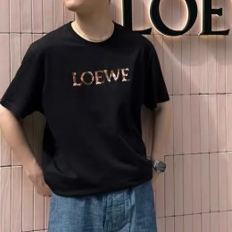 [가격문의][홍콩명품.LOEWE] 로에베 25SS 로고 그래픽 반팔 티셔츠 (블랙), BM21519, JL, 명품레플리카,미러급,온라인쇼핑몰사이트