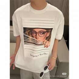 [가격문의][홍콩명품,Christian Dior] 디올 25SS 로고 그래픽 프린트 반팔 티셔츠 (화이트), BM21523, JL, 명품레플리카,미러급,온라인쇼핑몰사이트