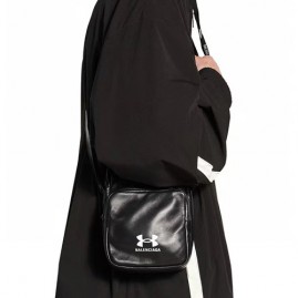 [가격문의][홍콩명품.BALENCIAGA] 발렌시아가 25SS 로고 언더아머 콜로보 레더 가죽 크로스백, BGM4975, BUBU, 홍콩명품가방,명품쇼핑몰,크로스백,핸드백,구매대행