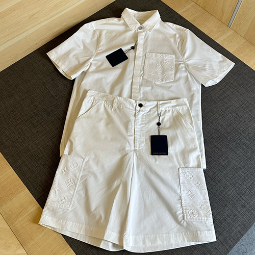 [홍콩명품.LOUIS VUITTON] 루이비통 25SS 로고 모노그램 반팔 남방 셔츠 + 쇼츠 반바지 상하의 세트 (화이트), BM21634, JU, 홍콩명품가방,명품쇼핑몰,크로스백,핸드백,구매대행