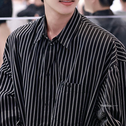 [홍콩명품.BALENCIAGA] 발렌시아가 25SS 로고 자수 스트라이프 남방 셔츠 (블랙), BM21650, KK, 홍콩명품가방,명품쇼핑몰,크로스백,핸드백,구매대행