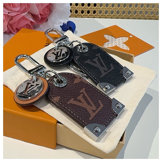 [홍콩명품.LOUIS VUITTON] 루이비통 25SS 로고 모노그램 키홀더 키링 (2컬러), ET3103, NNT, 홍콩명품의류,구매대행,온라인명품