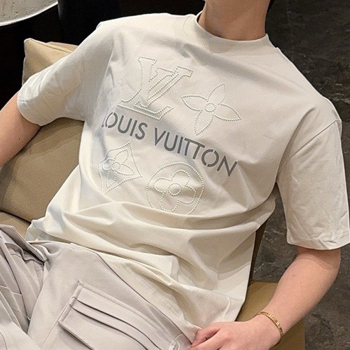 [홍콩명품.LOUIS VUITTON] 루이비통 25SS 로고 모노그램 반팔 티셔츠 (화이트), BM21728, S1F, 레플리카의류,미러급사이트