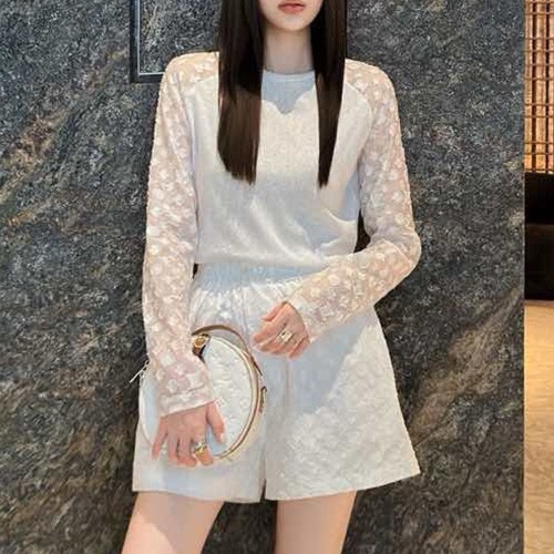 [홍콩명품.LOUIS VUITTON] 루이비통 25SS 로고 여성 긴팔 티셔츠 + 미니 쇼츠 반바지 핫팬츠 상하의 세트 (화이트), BM21781, TBG, 레플리카의류,미러급사이트