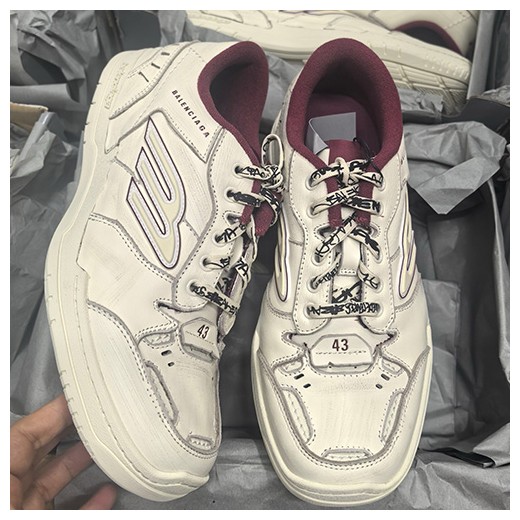 [홍콩명품.BALENCIAGA] 발렌시아가 25SS 로고 HAMPTONS WORN-OUT 스니커즈 운동화 (아이보리), SE5396, ALW, 명품스니커즈,운동화,구두,로퍼,하이탑,신발