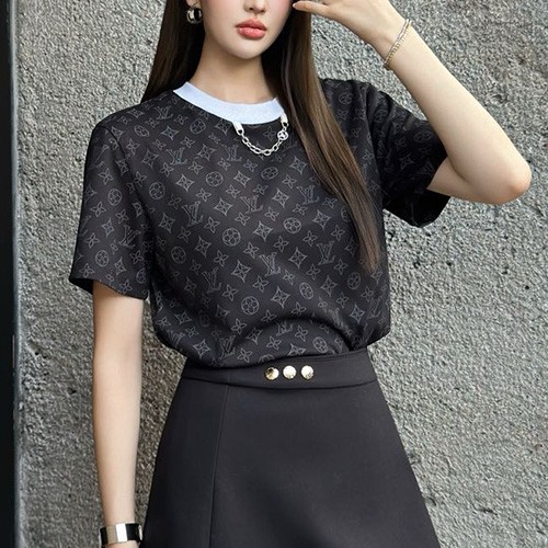 [홍콩명품.LOUIS VUITTON] 루이비통 25SS 로고 여성 모노그램 반팔 티셔츠 (블랙), BM21979, MC, 레플리카의류,미러급사이트