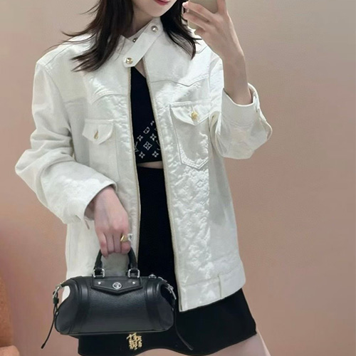 [홍콩명품.LOUIS VUITTON] 루이비통 25SS 로고 여성 모노그램 데님 자켓 (화이트), BM21983, MC, 레플리카의류,미러급사이트