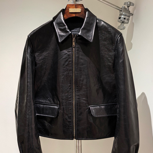 [홍콩명품,PRADA] 프라다 25SS 삼각로고 레더 가죽 카라 자켓 (블랙), BM22056, TOM, 레플리카의류,미러급사이트