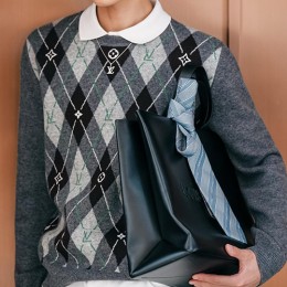 [홍콩명품.LOUIS VUITTON] 루이비통 25SS 로고 패턴  니트 스웨터 (그레이), BM22146, JL, 레플리카의류,미러급사이트