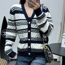 [홍콩명품,Christian Dior] 디올 25SS 로고 여성 스트라이프 V넥 니트 가디건 (화이트), BM22151, JL, 레플리카의류,미러급사이트