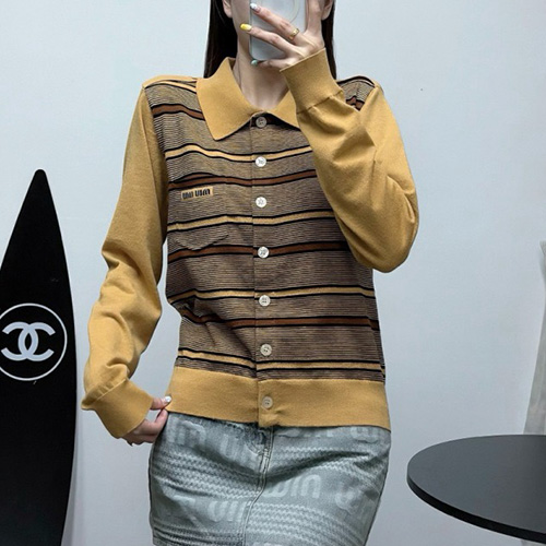 [홍콩명품,MIU MIU] 미우미우 25SS 로고 여성 카라 니트 가디건 (2컬러), BM22176, JL, 레플리카의류,미러급사이트