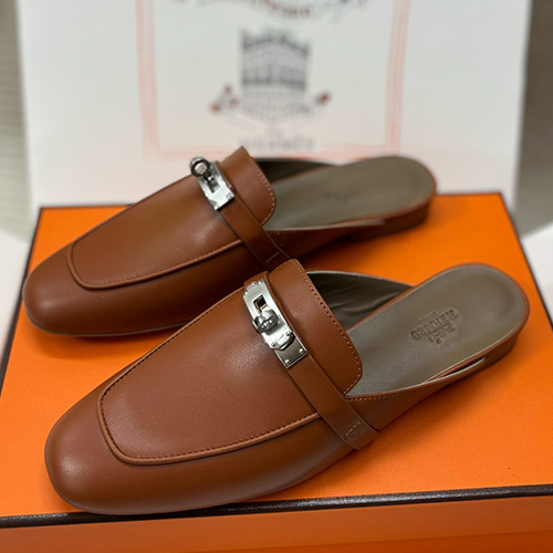 [홍콩명품.Hermes] 에르메스 25SS 로고 여성 KELLY 레더 가죽 뮬 슬리퍼 (브라운-은장), SE5501, H3, 명품스니커즈,운동화,구두,로퍼,하이탑,신발
