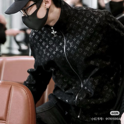 [홍콩명품.LOUIS VUITTON] 루이비통 25SS 로고 모노그램 레더 가죽 터틀넥 봄버 자켓 (블랙), BM22375, SS, 레플리카의류,미러급사이트