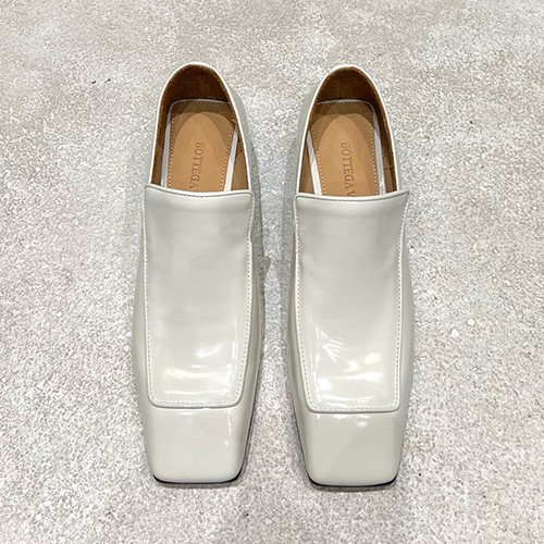 [홍콩명품.BOTTEGA VENETA] 보테가베네타 25SS 로고 여성 레더 가죽 로퍼 구두 (2컬러), SE5513, S4W, 명품스니커즈,운동화,구두,로퍼,하이탑,신발