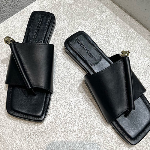 [홍콩명품.BOTTEGA VENETA] 보테가베네타 25SS 로고 여성 레더 가죽 샌들 슬리퍼 (3컬러), SE5517, S4W, 명품스니커즈,운동화,구두,로퍼,하이탑,신발