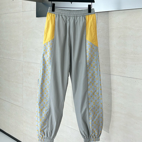 [홍콩명품.LOUIS VUITTON] 루이비통 25SS 로고 모노그램 조거 팬츠 바지 (그레이), BM22420, KB, 레플리카의류,미러급사이트
