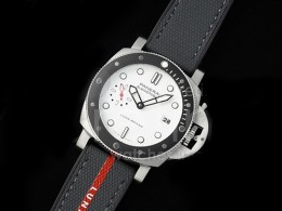 [홍콩명품시계.PANERAI] 파네라이 팸1579 Submersible Luna Rossa 42mm 화이트 다이얼