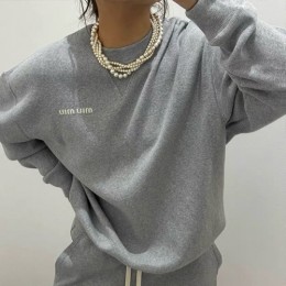 [홍콩명품,MIU MIU] 미우미우 25SS 로고 자수 니트 스웨터 (그레이), BM22559, KB, 레플리카의류,미러급사이트