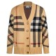 [홍콩명품.Burberry] 버버리 25SS 로고 체크패턴 V넥 니트 가디건 (카라멜), BM22763, S1F, 레플리카의류,미러급사이트