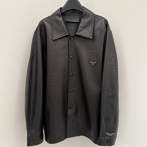 [홍콩명품,PRADA] 프라다 25SS 삼각로고 레더 가죽 카라 자켓 (블랙), BM22817, TOM, 레플리카의류,미러급사이트