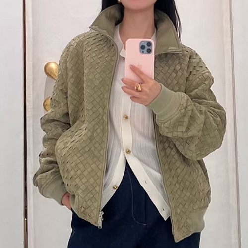 [홍콩명품.BOTTEGA VENETA] 보테가베네타 25SS 로고 인트레치아토 레더 가죽 봄버 자켓 (베이지), BM22819, TOM, 레플리카의류,미러급사이트