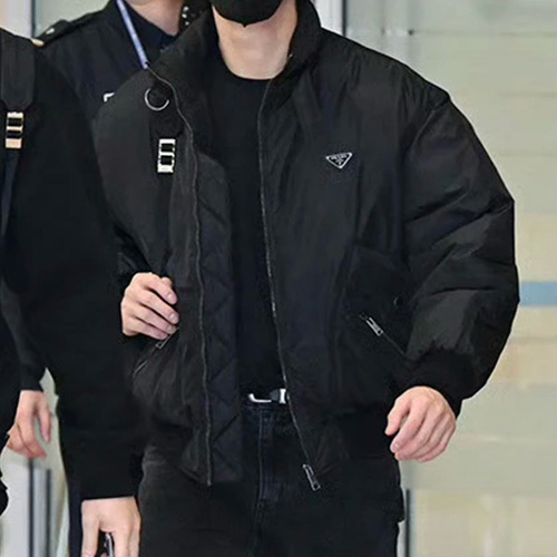 [홍콩명품,PRADA] 프라다 25SS 삼각로고 나일론 다운 패딩 봄버 자켓 (블랙), BM22965, KB, 레플리카의류,미러급사이트