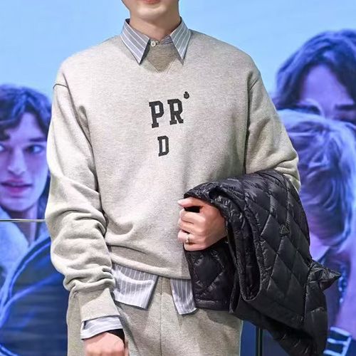 [홍콩명품,PRADA] 프라다 25SS 로고 프린트 맨투맨 티셔츠 (그레이), BM22967, KB, 레플리카의류,미러급사이트