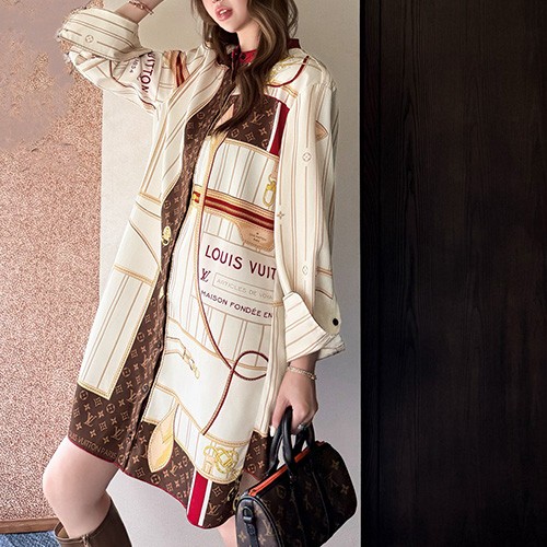 [홍콩명품.LOUIS VUITTON] 루이비통 25SS 로고 여성 모노그램 셔츠 원피스 (브라운-아이보리), BM23066, MC, 레플리카의류,미러급사이트