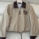 [홍콩명품.LOEWE] 로에베 25SS 로고 자수 여성 레더 카라 자켓 (베이지), BM23204, KSM, 레플리카의류,미러급사이트