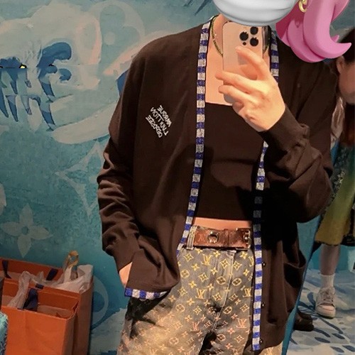 [홍콩명품.LOUIS VUITTON] 루이비통 25SS 로고 V넥 캐시미어 니트 가디건 (블랙), BM23314, YS, 레플리카의류,미러급사이트