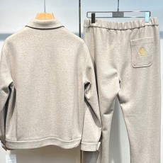 [홍콩명품.Loro Piana] 로로피아나 25SS 로고 자수 캐시미어 카라 집업 자켓 + 조거 팬츠 바지 상하의 세트 (2컬러), BM23781, HH, 레플리카의류,미러급사이트