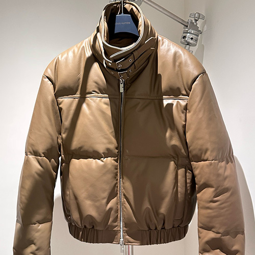 [홍콩명품.Burberry] 버버리 25SS 로고 레더 가죽 다운 패딩 자켓 (카라멜), BM23817, TOM, 레플리카의류,미러급사이트