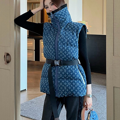 [홍콩명품.LOUIS VUITTON] 루이비통 25SS 로고 여성 모노그램 벨티드 데님 다운 패딩 조끼 베스트, BM23891, MC, 레플리카의류,미러급사이트