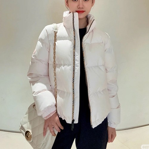 [홍콩명품.Burberry] 버버리 25SS 로고 여성 후드 다운 패딩 자켓 (화이트), BM24024, MC, 레플리카의류,미러급사이트
