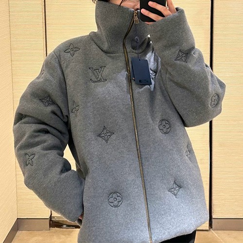 [홍콩명품.LOUIS VUITTON] 루이비통 25SS 로고 모노그램 하이넥 솜패딩 자켓 1AJBWP (그레이), BM24066, KK, 레플리카의류,미러급사이트