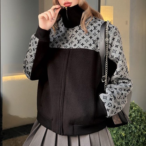 [홍콩명품.LOUIS VUITTON] 루이비통 25SS 로고 여성 모노그램 카라 봄버 집업 자켓 (그레이-블랙), BM24138, MC, 레플리카의류,미러급사이트
