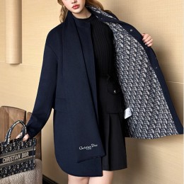[홍콩명품,Christian Dior] 디올 25SS 로고 여성 오블리크 머플러 장식 라운드넥 코트 자켓 (네이비), BM24149, MC, 레플리카의류,미러급사이트