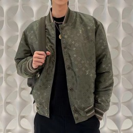 [가격문의][홍콩명품.LOUIS VUITTON] 루이비통 25SS 로고 모노그램 솜패딩 봄버 자켓 1AJBDT (카키), BM24217, HH, 레플리카의류,미러급사이트