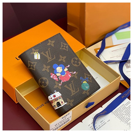 [홍콩명품.LOUIS VUITTON] 루이비통 25SS 로고 모노그램 여권 커버 M15327 (브라운), BGM5511, BDA, 명품지갑,홍콩명품,사이트,명품쇼핑몰