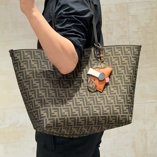 [홍콩명품,FENDI] 펜디 25SS 로고 FF패턴 Roll 라지 토트백 핸드백 (브라운), BGM5538, BDA, 홍콩명품가방,명품쇼핑몰,크로스백,핸드백,구매대행