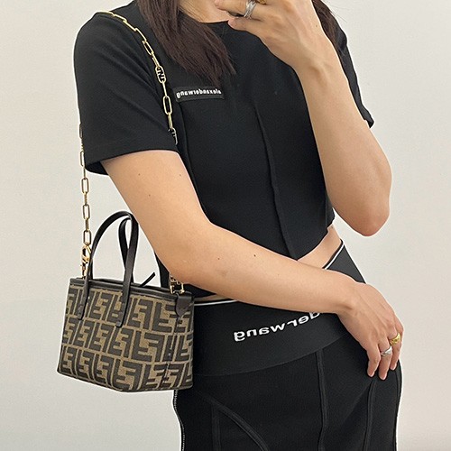 [홍콩명품,FENDI] 펜디 25SS 로고 FF패턴 Roll 미니 토트백 핸드백 (브라운), BGM5543, BDA, 홍콩명품가방,명품쇼핑몰,크로스백,핸드백,구매대행